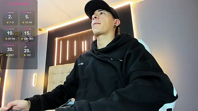 Snapshot of Lobo_17_ chatting on 04/11/26, 03:33 Lobo 17 online show from 04/11/26, 03:33