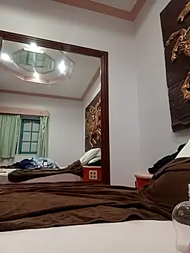 Snapshot of scottish068 chatting on 03/04/25, 04:41 scottish068 online show from 03/04/25, 04:41