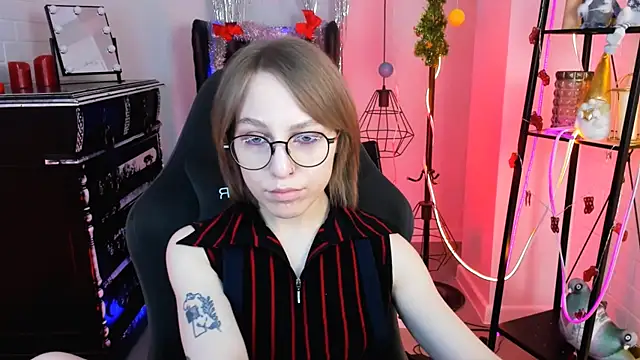 AphexQueen online show from 12/19/24, 01:07