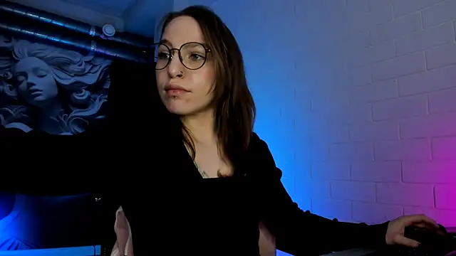 Snapshot of AphexQueen chatting on 04/25/26, 01:14 AphexQueen online show from 04/25/26, 01:14