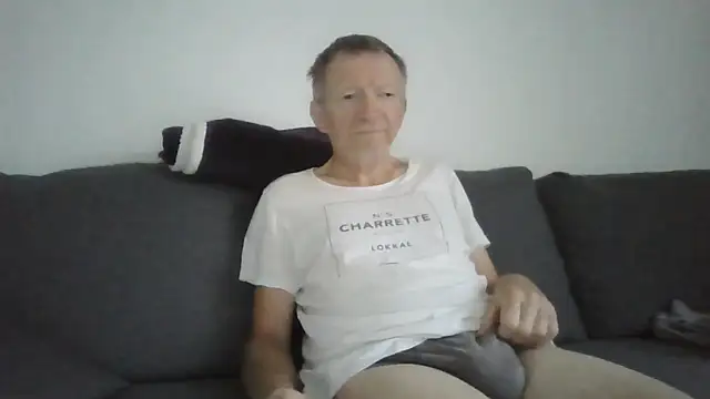 Snapshot of naturiste974 chatting on 06/10/26, 04:45 naturiste974 online show from 06/10/26, 04:45