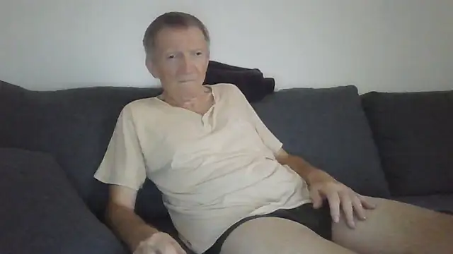 Snapshot of naturiste974 chatting on 06/24/26, 03:00 naturiste974 online show from 06/24/26, 03:00