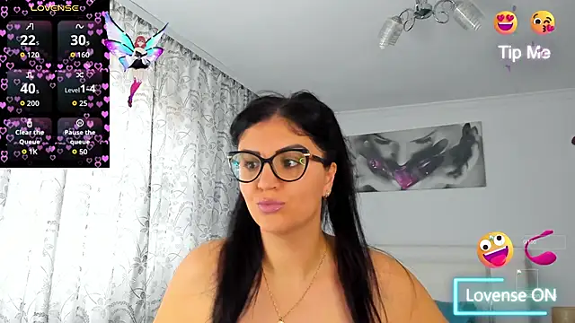 Snapshot of MyaBigBoobs chatting on 09/28/25, 10:31 MyaBigBoobs online show from 09/28/25, 10:31