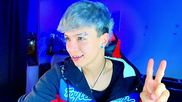 Snapshot of twink_sebas_ chatting on 12/18/25, 01:17 twink sebas online show from 12/18/25, 01:17