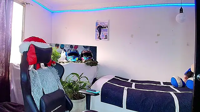 Snapshot of twink_sebas_ chatting on 12/20/25, 02:24 twink sebas online show from 12/20/25, 02:24