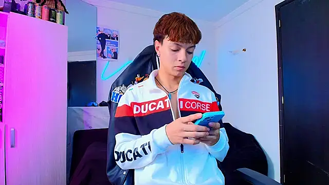 Snapshot of twink_sebas_ chatting on 02/07/26, 06:33 twink sebas online show from 02/07/26, 06:33