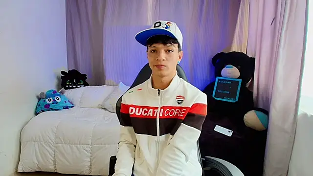 Snapshot of twink_sebas_ chatting on 05/03/26, 04:13 twink sebas online show from 05/03/26, 04:13