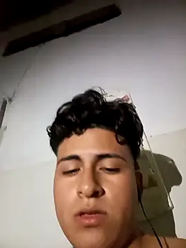 Snapshot of juanpr_1-15 chatting on 11/21/25, 11:36 juanpr 1-15 online show from 11/21/25, 11:36