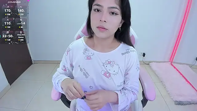 Snapshot of misshoneyxxx chatting on 12/07/24, 10:17 misshoneyxxx online show from 12/07/24, 10:17