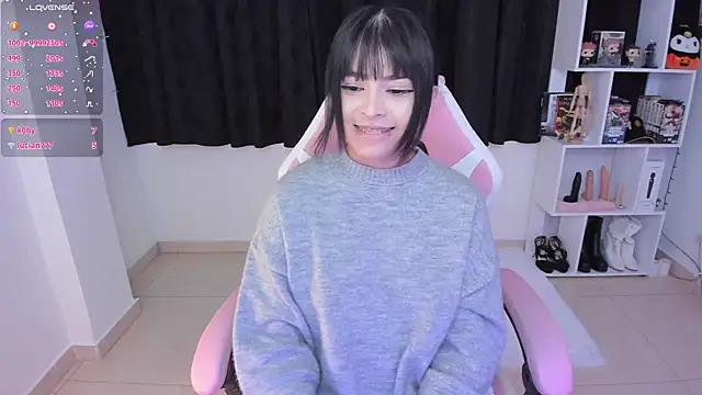 Snapshot of misshoneyxxx chatting on 03/04/25, 04:49 misshoneyxxx online show from 03/04/25, 04:49