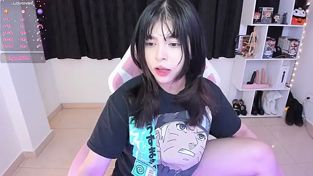 Snapshot of misshoneyxxx chatting on 03/13/25, 03:54 misshoneyxxx online show from 03/13/25, 03:54