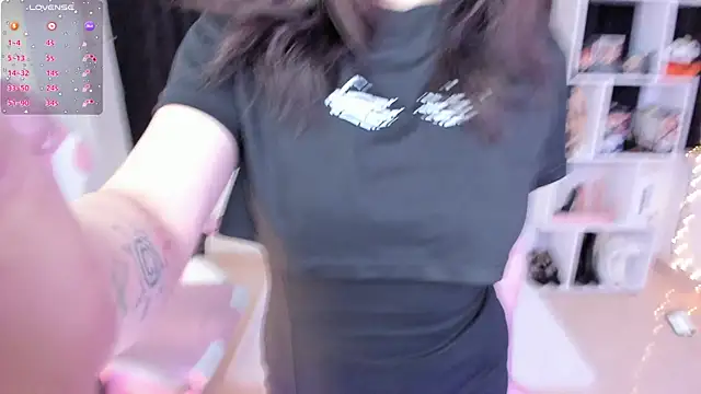 Snapshot of misshoneyxxx chatting on 03/19/25, 01:54 misshoneyxxx online show from 03/19/25, 01:54