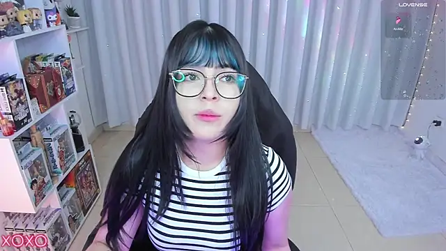 Snapshot of misshoneyxxx chatting on 05/16/26, 12:04 misshoneyxxx online show from 05/16/26, 12:04