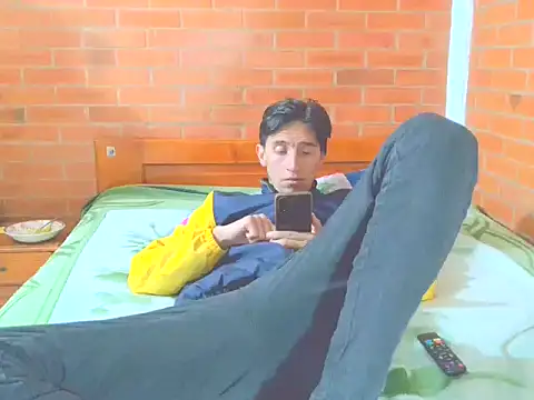 Snapshot of johan70sexy chatting on 02/10/26, 11:42 johan70sexy online show from 02/10/26, 11:42