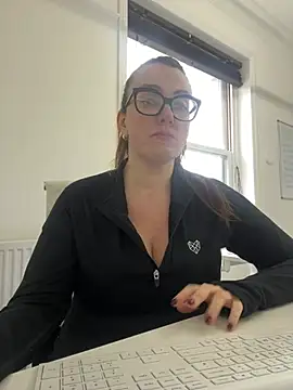 Miss Stassi online show from 02/03/25, 09:41