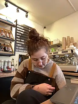 Snapshot of cinnabon_ chatting on 11/15/25, 09:50 cinnabon online show from 11/15/25, 09:50