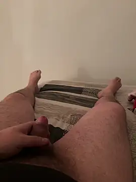 junior49280 online show from 10/29/25, 06:31