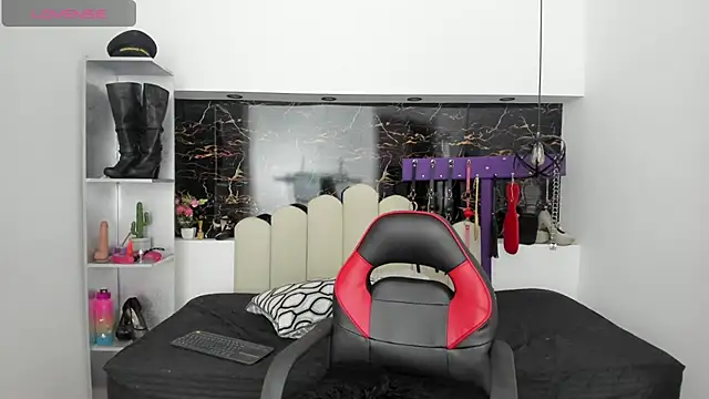 Snapshot of Kathia_Armstrong chatting on 12/17/24, 01:05 Kathia Armstrong online show from 12/17/24, 01:05