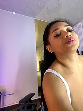 Snapshot of Emy_leon chatting on 10/06/25, 08:39 Emy leon online show from 10/06/25, 08:39