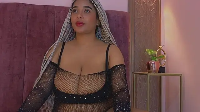 Snapshot of Emy_leon chatting on 11/08/25, 09:35 Emy leon online show from 11/08/25, 09:35