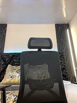 Snapshot of Emy_leon chatting on 11/23/25, 07:02 Emy leon online show from 11/23/25, 07:02