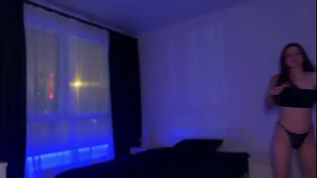 Snapshot of Riasha chatting on 11/13/25, 08:30 Riasha online show from 11/13/25, 08:30