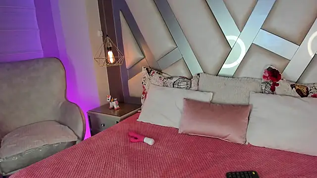 Amber villalobos  online show from 11/19/25, 04:23