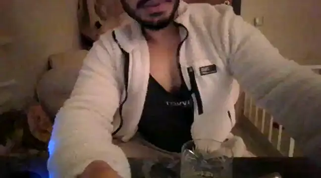 Snapshot of DateMike94 chatting on 03/19/25, 08:00 DateMike94 online show from 03/19/25, 08:00