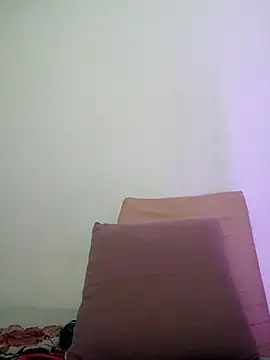 Snapshot of Kim_19 chatting on 10/28/25, 03:43 Kim 19 online show from 10/28/25, 03:43