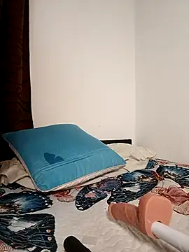 Snapshot of Kim_19 chatting on 11/19/25, 08:03 Kim 19 online show from 11/19/25, 08:03