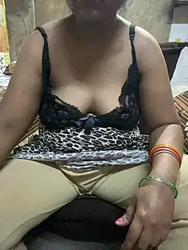 Snapshot of Tameesh_sexy_mistress chatting on 06/16/26, 05:04 Tameesh sexy mistress online show from 06/16/26, 05:04