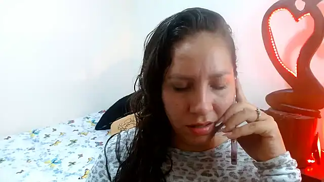 Snapshot of naihroby chatting on 12/03/24, 11:57 naihroby online show from 12/03/24, 11:57