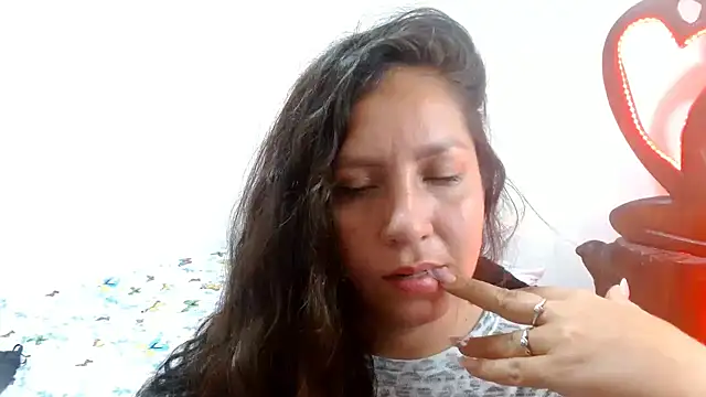 Snapshot of naihroby chatting on 12/04/24, 03:04 naihroby online show from 12/04/24, 03:04