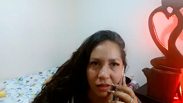 Snapshot of naihroby chatting on 12/08/24, 11:40 naihroby online show from 12/08/24, 11:40