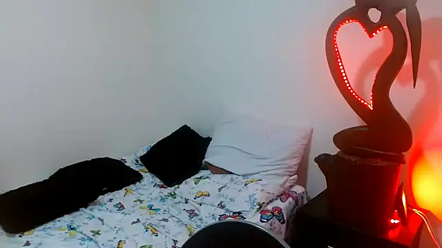 Snapshot of naihroby chatting on 12/10/24, 02:27 naihroby online show from 12/10/24, 02:27