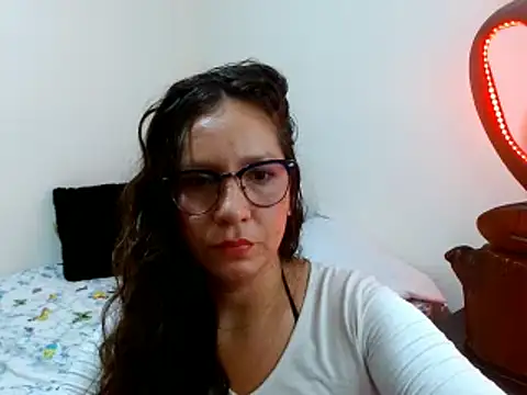 Snapshot of naihroby chatting on 12/17/24, 02:55 naihroby online show from 12/17/24, 02:55