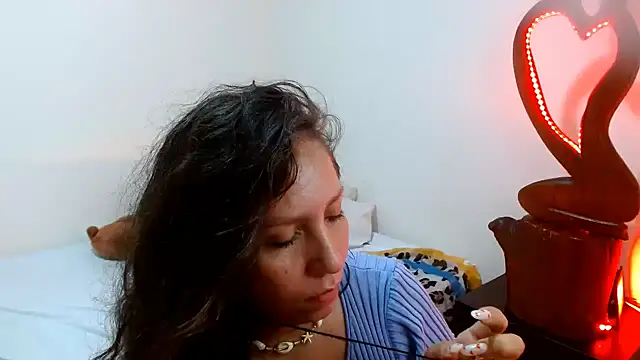 Snapshot of naihroby chatting on 12/21/24, 03:58 naihroby online show from 12/21/24, 03:58