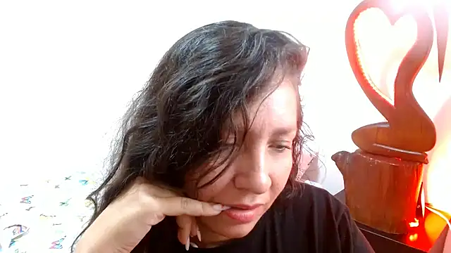 Snapshot of naihroby chatting on 12/22/24, 11:31 naihroby online show from 12/22/24, 11:31