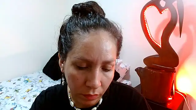 Snapshot of naihroby chatting on 12/23/24, 02:35 naihroby online show from 12/23/24, 02:35