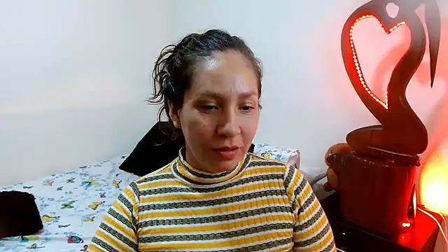 Snapshot of naihroby chatting on 12/31/24, 04:27 naihroby online show from 12/31/24, 04:27