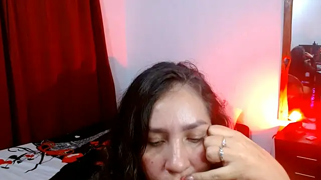 Snapshot of naihroby chatting on 02/17/25, 06:31 naihroby online show from 02/17/25, 06:31