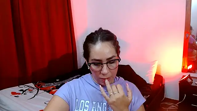 Snapshot of naihroby chatting on 02/19/25, 02:23 naihroby online show from 02/19/25, 02:23