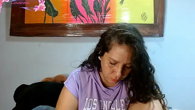 Snapshot of naihroby chatting on 09/12/25, 04:01 naihroby online show from 09/12/25, 04:01