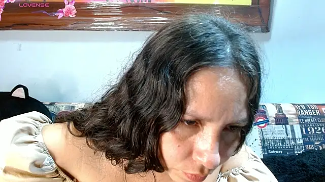 Snapshot of naihroby chatting on 09/19/25, 05:09 naihroby online show from 09/19/25, 05:09