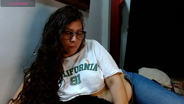 Snapshot of naihroby chatting on 09/21/25, 05:09 naihroby online show from 09/21/25, 05:09