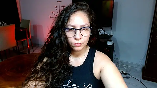 Snapshot of naihroby chatting on 09/23/25, 03:20 naihroby online show from 09/23/25, 03:20