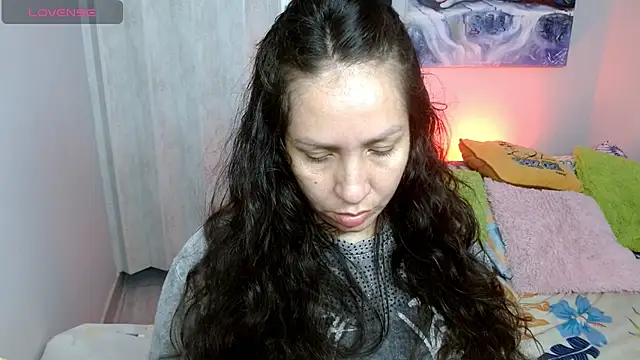 Snapshot of naihroby chatting on 10/13/25, 04:56 naihroby online show from 10/13/25, 04:56