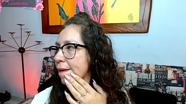 Snapshot of naihroby chatting on 10/14/25, 04:57 naihroby online show from 10/14/25, 04:57