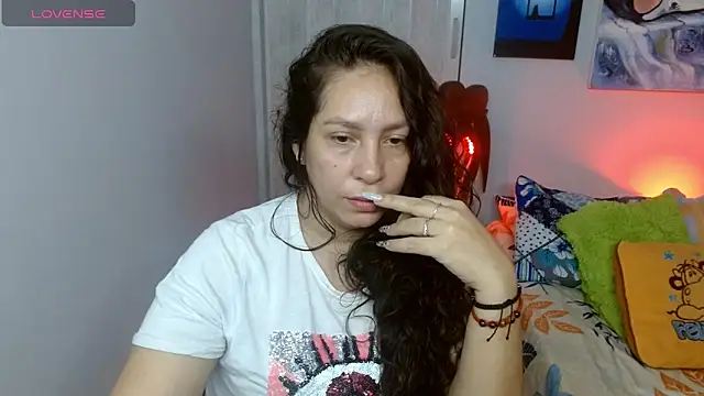 Snapshot of naihroby chatting on 10/14/25, 08:42 naihroby online show from 10/14/25, 08:42