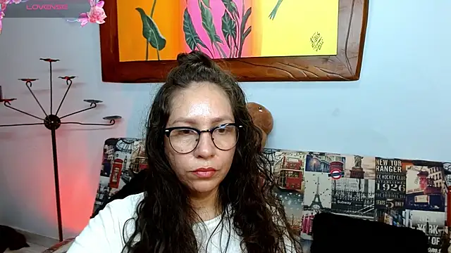 Snapshot of naihroby chatting on 10/18/25, 03:20 naihroby online show from 10/18/25, 03:20